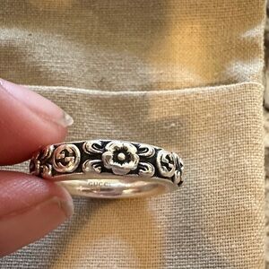 Gucci Silver Floral Motif Ring